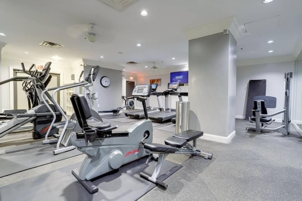 Exclusive Apt In Ballston With Gym Arlington Esterno foto